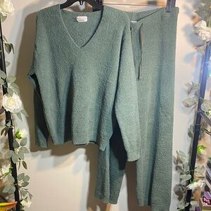 Cozy V-Neck Sweater Set in Green